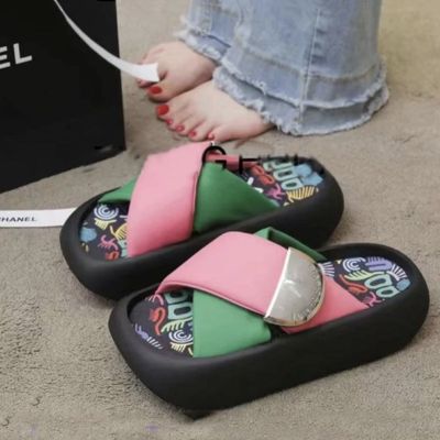 【Hot Sale】 style graffiti sandals for ladies 2023 summer new explosive thick bottom heightened fashion casual all-match matching slippers