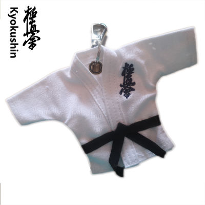 Kyokushin คาราเต้ขายพวงกุญแจ Kyokushinkai ชุดกิโมโนการ์ตูนจี้กีฬาของขวัญที่ระลึกปุ่มกุญแจพวงกุญแจของที่ระลึก