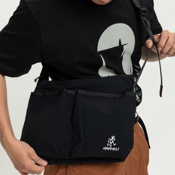 กระเป๋า-gramicci-utility-sacoche-bag-รุ่นพิเศษจากญี่ปุ่น-กระเป๋าสะพาย-ของใหม่-ของแท้-พร้อมส่ง