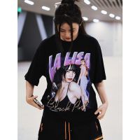 เสื้อยืด การออกแบบเดิมDPS BlackPink Summer Loose Street Wear Vintage  Hip Hop Portrait Print Lisa Short Sleeve T-Shirt