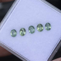 พลอยเขียวส่องจันทบุรี สีเขียว((Green Sapphire) พลอยมีไฟ สะอาดไม่มีตำหนิ น้ำหนัก 2.05 กะรัต พลอยแท้ บ่อบางกะจะ จ.จันทบุรี