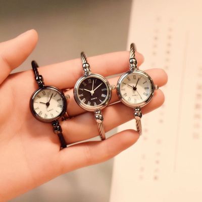 （A Decent035）นาฬิกาแขวนสแตนเลสขนาดเล็ก FashionWomenWatch