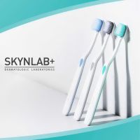 karmart PREMIUM TOOTHBRUSH SKYNLAB ERGO  แปรงสีฟันระดับพรีเมี่ยม Ergonomic Design มี 3 สีให้เลือก ( 1 เลือก )