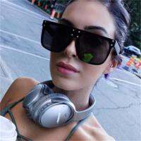 New Flat Top Sun Glasses Oversized Goggles Mens Square Sunglasses Women Fashion Famous Brand Rivet Black Eyewear Gafas de sol