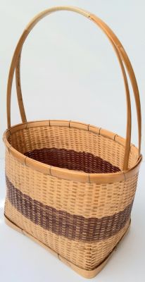 ตะกร้าลาย มีหูหิ้ว Patterned basket with handles ยาว 25.5 ซม. กว้าง 15 ซม. ทำด้วยไม้ไผ่ งาน HANDMADE  สำหรับใส่สิ่งของ