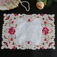 โมเดิร์นลูกไม้เย็บปักถักร้อยตารางเสื่อผ้า Placemat ถ้วยแก้วชากาแฟ Coaster Dining Doily เครื่องดื่มแก้ว Pad คริสต์มาสครัว-Faewer