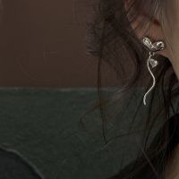 [COD] Minimalist Flowing Asymmetrical Incense Plate Ear Clip Female European and Earrings