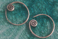 COIL EARRINGS HAMMERED PURE SILVER KAREN HILL TRIBE สวยงาม ตำหูเงินกระเหรี่ยงทำจากมือชาวเขา มีลวดลายเด่น สะดุดตา