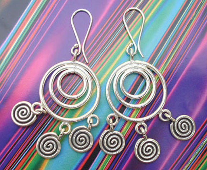 earrings-karen-hill-tribe-silver-pure-handmade-nice-ห้อยสวยงาม-ของฝาก-สวมใส่เก่-สวยงาม-ตำหูเงินกระเหรี่ยงทำจากมือชาวเขางานฝีมือ-ของฝากชาวต่างชาติชอบมาก