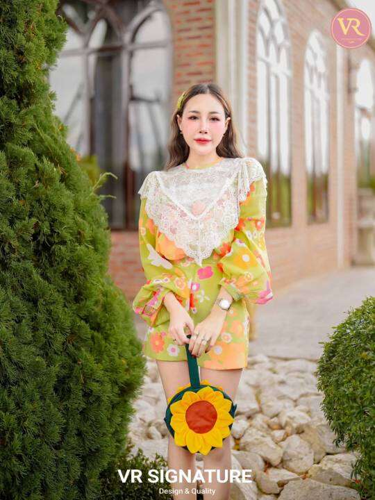 vr-dress-สั้น-แขนยาว-ช่วงบนแต่งผ้าลูกไม้-แต่งดอกไม้ช่วงอก-ทรง-oversize-พิมพ์ลวดน่ารัก-เนื้อผ้าชีฟองเนื้อดีใส่สบายสุดๆ