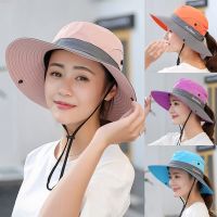 Topi Bucket หมวกสำหรับผู้หญิง,หมวกปีกป้องกันรังสี UV ปีกกว้างหมวกกันแดดระบายความร้อน Topi Memancing มีรูหางม้าแบบตาข่ายพับได้สำหรับเดินทางกลางแจ้ง