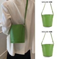 Summer high-end sense niche large-capacity green bucket bag women 2023 new one-shoulder tote bag Messenger waist bag 【QYUE】