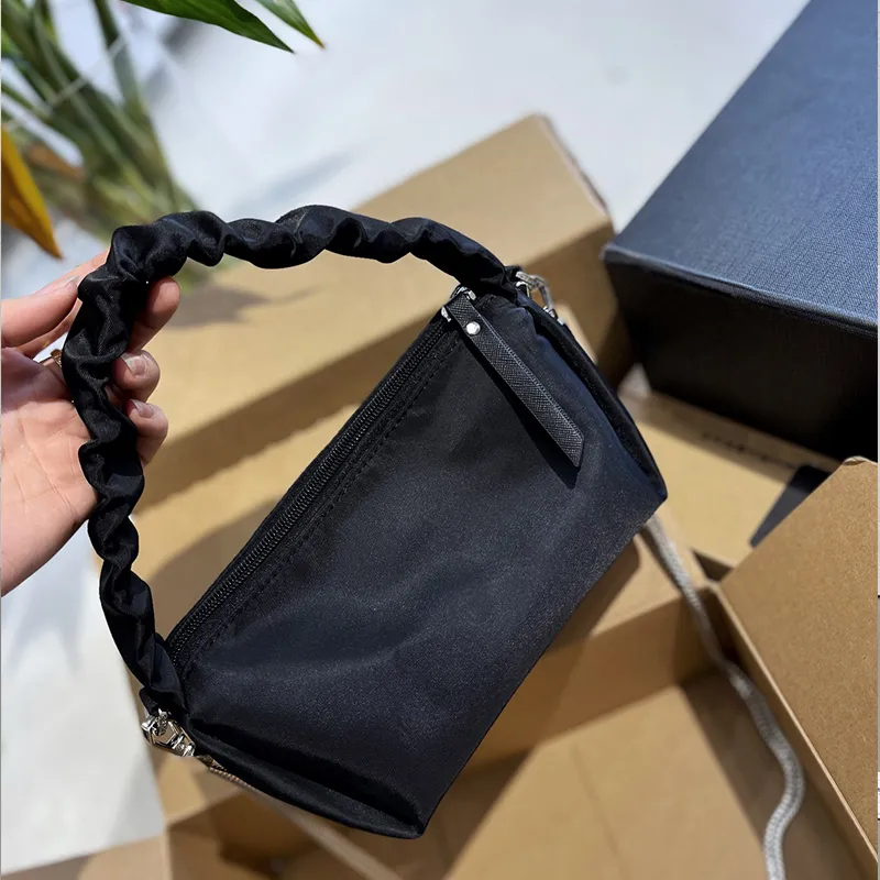 Gift Box Packaging 】 Original Hobo Dumpling Bag Fashion Women's Dinner Bag  Lightweight All-match Handbag Women's Chain Bag20*13CM | Lazada PH