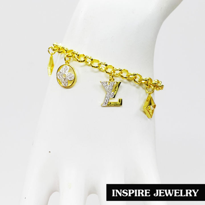 inspire-jewelry-สร้อยข้อมือกึ่งกำไล-ฝังพลอยนพเก้า-และล้อมด้วยฝังเพชรสวิส-สวยงามมาก-งานแฟชั่นชั้นนำ