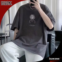 Suikone เสื้อยืดแฟชั่นเรียบง่ายสำหรับผู้ชายเสื้อยืดแขนสั้นใส่สบายสำหรับผู้ชายเสื้อผ้ากีฬาทรงหลวมลายในชีวิตประจำวันของผู้ชายวัยรุ่น