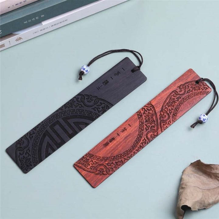 creative-retro-blood-sandalwood-bookmark-school-office-reading-stationery-student-supplies-chinese-style-crescent-moon-book-clip