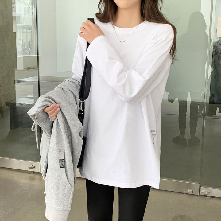 เสื้อเสื้อยืดผ้าฝ้ายลำลองสำหรับผู้หญิงแนวสีทึบเกาหลีเสื้อคอปาดทับคอวีแขนยาว
