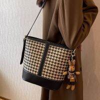 This years popular bags for women 2023 new fashion hot style high-end womens bucket bag versatile shoulder crossbody