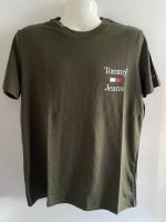 เสื้อยืดคอกลม Tommy Jeans logo small&amp;crewneck t-shirt size XL โทนสีเข้ม ของแท้