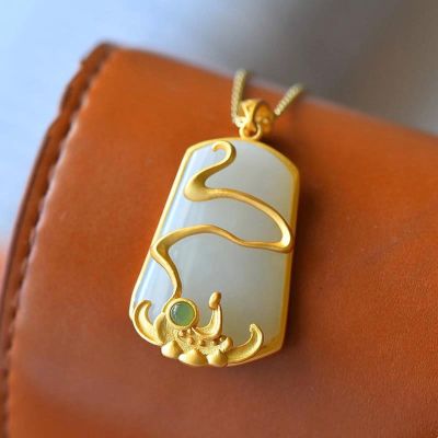 【CW】 Hetian Pendant Necklace Women  39;s Sterling Gold Plated Fashion Show