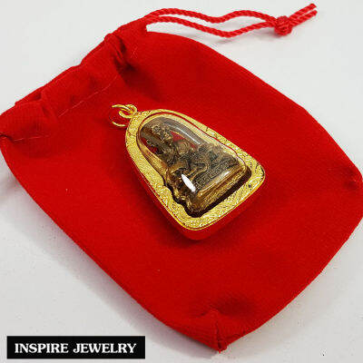 Inspire Jewelry ,จี้หลวงปู่ทวด นั่งสมาธิบนบัลลังก์งูเก่าถือดวงแก้ว เลี่ยมกรอบทอง 24K ลงยาคุณภาพ พระนิรันตราย เนื้อทองเหลือง  เสริมดวง เพิ่มทรัพย์ ดินทางไปไหน ปลอดภัยหายห่วง