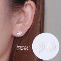 ✈ พร้อมส่ง : ❄️  ต่างหูสไตล์มินิมอลลายเกร็ดหิมะสโนว์เฟล็ค  Snowflake Minimalist Stud Earring.