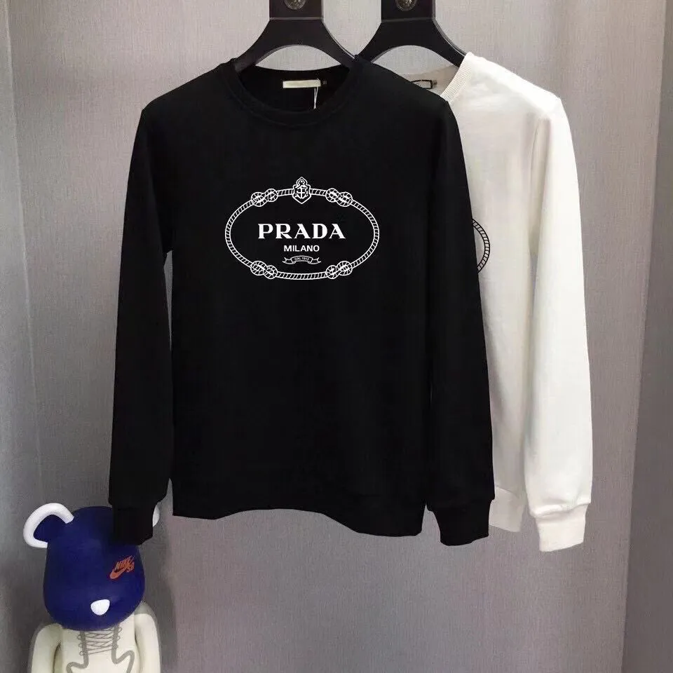 Prada Cổ Tròn Áo Phong Cách Nhà Ga Châu Âu Chữ Cái Mới In Logo Cổ Tròn Cổ  Cao-Cấp Thời Trang Vụ Nổ Người Đàn Ông Của Tops. 