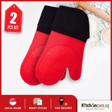 The Homwe Silicone Oven MItts Are 32% Off at