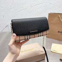 Burberry ดั้งเดิมสำหรับผู้หญิง,กระเป๋าแฟชั่นไหล่ข้างเดียวแบบเย็บกระเป๋าโซ่สำหรับใส่กล่องของขวัญ Bag21 * 12ซม.