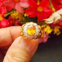 แหวนบุษราคัมชาย ล้อมเพชรแท้ บุษราคัม ซีลอน สี Vivid Yellow Sapphire พร้อมใบเซอร์สถาบันอัญมณี GBL