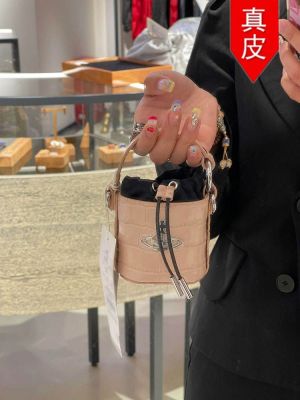 กระเป๋าหนัง Vivienne Westwood หลังจากตะวันตกของแปซิฟิกกับเลดี้2023นักออกแบบเฉพาะกลุ่มฝรั่งเศสกระเป๋าทรงถังมือถือ