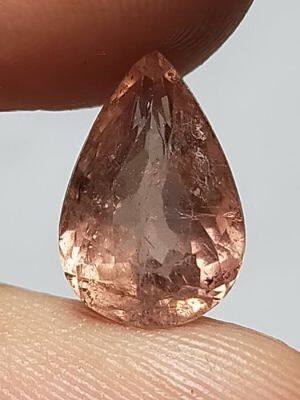 พลอย ทัวร์มาลีน แท้ ธรรมชาติ ( Natural Tourmaline ) หนักรวม 3.18 กะรัต