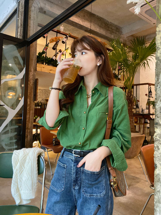 เสื้อเชิ้ตผ้าลูกฟูกสีเขียวแขนยาวของผู้หญิง-เสื้อเสื้อแขนยาวบางผ้าลูกฟูกสีเขียวอเนกประสงค์สไตล์เกาหลี