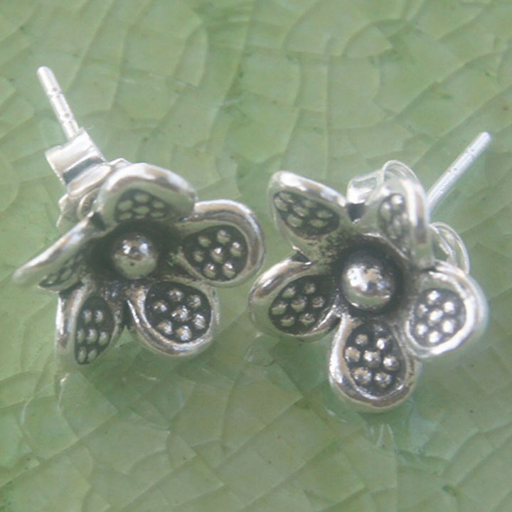 flower-earrings-pure-silver-thai-karen-hill-tribe-very-nice-ดอกไม้สวยงามไทยตำหูเงินกระเหรี่ยงทำจากมือชาวเขางานฝีมือสวยของฝากที่มีคุณค่าของฝากถูกใจน่ารัก