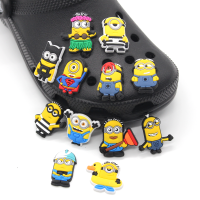 Minions 1ชิ้นน่ารัก Crocs Jibbitz ตัวติดรองเท้ามีรู ตัวการ์ตูน เครื่องประดับรองเท้า รองเท้า DIY อุปกรณ์เสริมหมุดสำหรับเด็ก ของขวัญ