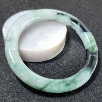 (J67) กำไลหยก พม่าแท้ Jadeite Type A 100% ไซส์ 56.7 mm. หยกสีธรรมชาติ ไม่ผ่านการปรับปรุงใดๆทั้งสิ้น