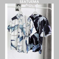 SEATUEMA เสื้อเชิ้ตแขนสั้นพิมพ์ลายฉลามผ้าไหมน้ำแข็งบางฤดูร้อน  เสื้อผู้ชาย