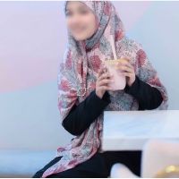 ฮิญาบชีฟองลาย ผ้าสามเหลี่ยม ไม่ต้องรีด ผืนใหญ่ ขนาดหลาสาม Chiffon Printed Curve by Hijab Galeria