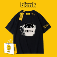 BKMK เสื้อผ้าแฟชั่นแบรนด์ใหม่ฤดูร้อนเสื้อยืดแขนสั้นหลวมผู้ชายผ้าฝ้ายการออกแบบถนนความรู้สึกเฉพาะจุดพิมพ์ลายแมว