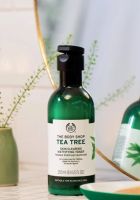 THE BODY SHOP TEA TREE SKIN CLEARING MATTIFYING TONER 250ml ฉลากไทย โทนเนอร์สูตรสดชื่น สำหรับเช็ดกระชับผิวหลังการล้างหน้า ช่วยให้ผิวหน้าสวยใสไม่มันวาว  พร้อมช่วยควบคุมความมันและการเกิดสิว