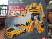 Robot biến hình xe Bumblebee màu vàng của hãng Hasbro nguyên vỉ rất đẹp