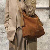 2023 New Suede Ear Large Capacity Retro Commuter Bucket Bag Crossbody