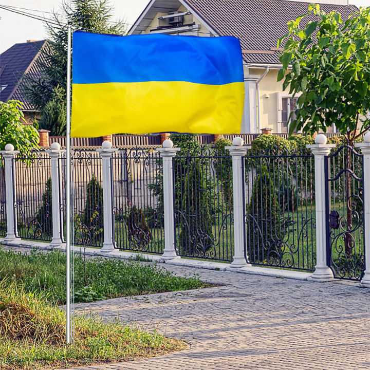 Ukraine Quốc kỳ xanh vàng - Ukraine là một đất nước có rất nhiều điểm đến thú vị cho du khách, đồng thời cũng được biết đến với quốc kỳ xanh vàng đầy hoài bão. Những bức ảnh sẽ giúp bạn khám phá những cảnh đẹp đặc trưng của Ukraine, như một bức tranh mang đầy sắc màu nghệ thuật. Hãy để hình ảnh giúp bạn tưởng tượng và chứng kiến những dấu ấn hiện hữu trên đất nước này.