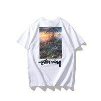 เสื้อยืด ผ้าฝ้ายแท้ Stussy โปสเตอร์แขนสั้นพิมพ์ลายผู้ชายฤดูร้อนใหม่สเก็ตบอร์ดฮิปฮอปสไตล์คู่เสื้อครึ่งแขนแบบหลวม คอกลม