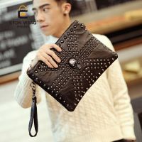 Designer Mens Shoulder Bag Cluth Purse Fashion Rivets Men Handbags Luxury Clutch Bag Business Mens Wallet with Hand Strap