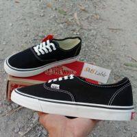 Vans Authentic   Black Color   รองเท้าผ้าใบ สุดจ๊าบบ โดนใจวัยรุ่น ยอดฮิต!! พร้อมของแถมเพียบ!! ส่งฟรี ส่งไว ได้ของแน่นอน!!