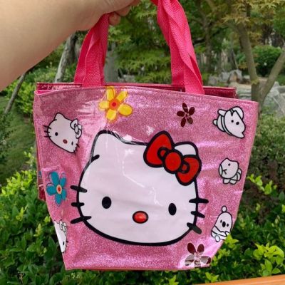 ☑กระเป๋า Hello Kitty ย้อนยุคสำหรับกระเป๋าเป้เด็กผู้หญิงกระเป๋าถือน่ารักกันน้ำได้ทำจาก Pu กระเป๋าเป้สะพายของเด็กนิ่มสาวๆกระพริบได้กระเป๋าเด็กกระเป๋าเป้สะพายหลังน่ารัก🎒🎒