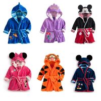 【LZ】❐■  Disney dos desenhos animados crianças roupão nemo minnie mickey veludo robe bebê meninas pijamas crianças quente macio da criança vestes roupas infantis