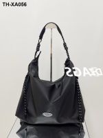 Female bag 2022 new niche popular logo high-capacity inclined shoulder college students commute to class female single