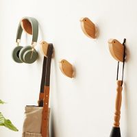 New Wood Bird Hook Walnut Hanging Hanger Bathroom Wall Hook Kitchen Door Clothes Storage Rack For Home Towel Key Decoration Hook Picture Hangers Hooks